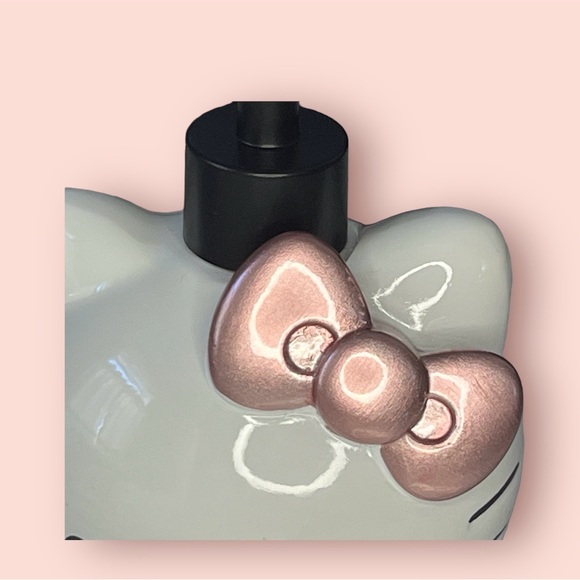 NWT NEW - Sanrio Hello Kitty White Bath Soap Or Lotion Pump Dispenser - Picture 3 of 4